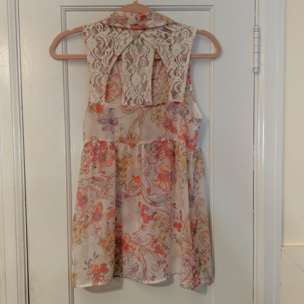 Button down Blouse - Picture 2 of 3
